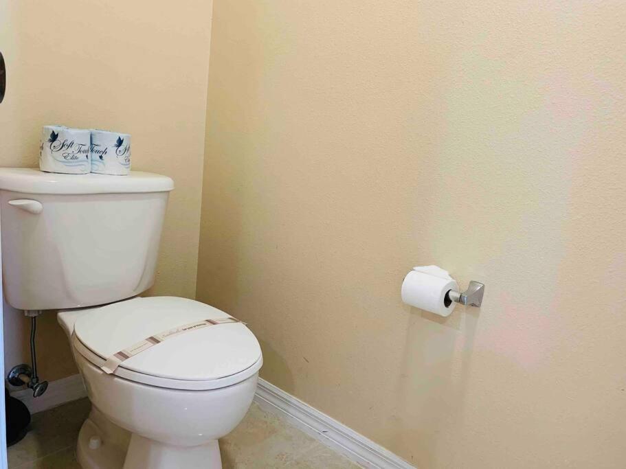 Walking Distance From Universal One Bedroom Apartamento