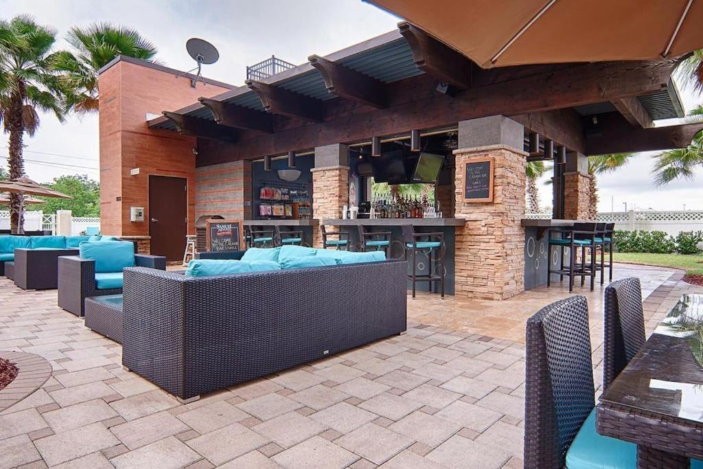 Walking Distance From Universal One Bedroom Apartamento